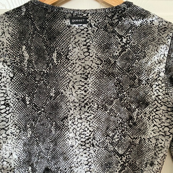 🔥GUESS🔥long sleeve shirt . Size large . Black, grey and white . Super soft. - Picture 6 of 8